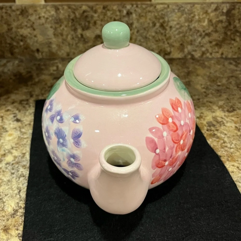 Nantucket Floral Hydrangeas Pink Teapot with Lid 7 Cup